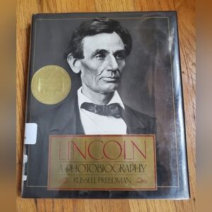 Lincoln: A Photobiography by Russell Freedman Hardcover Former Library Copy